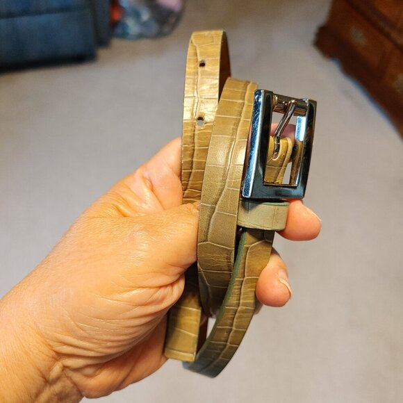 Banana Republic Italian Leather Belt - Picture 2 of 10